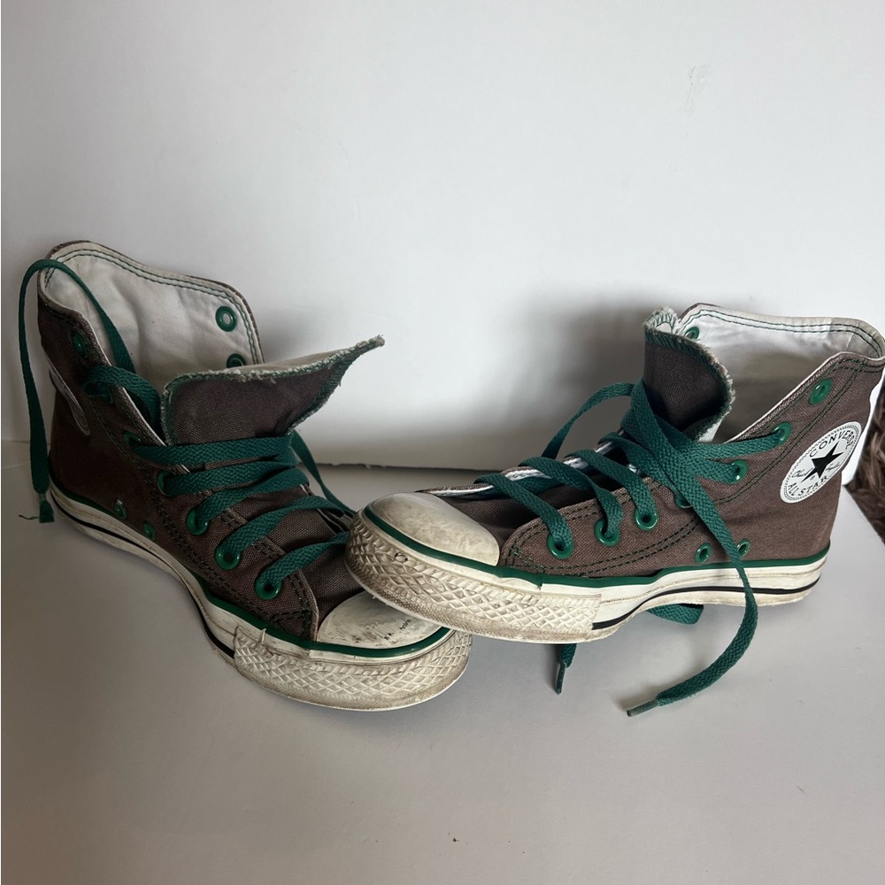 Converse All Star Hi Top Chuck Taylor Sneaker Size 5